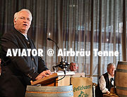 AVIATOR im Airbräu im Flughafen München ab 14.02.2024. Wolfgang Krebs alias Edmund Stoiber kam beim Starkbierfest 2024 am 19.02.2024 zum derbleckn in die Airbräu-Tenne (©Foto.Martin Schmitz)